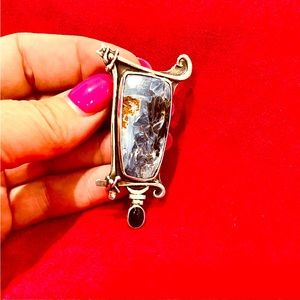 ELAINE WIGLE pendant